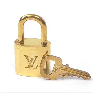 🔥🔐Authentic Louis Vuitton padlock & Key padlock